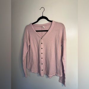 Women’s/Juniors Extra Small Pink Ling Sleeve Top.